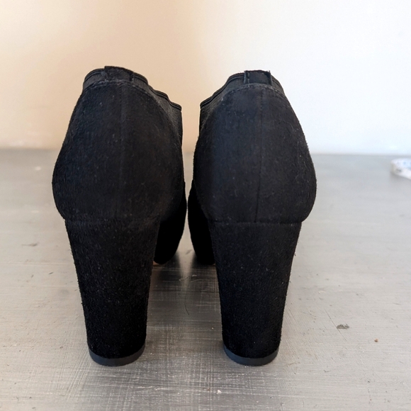 Clarks  Black Suede Kendra  Block Heels Pump Classic  Elegant Size 6.5 M - Picture 6 of 8